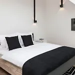 アパートホテル Blackhome I Contactless Check-in 4*