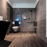 Blackhome I Contactless Check-in アパートホテル