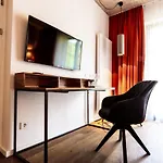 Blackhome I Contactless Check-in アパートホテル 4*