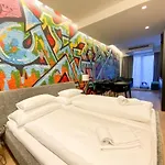 Blackhome I Contactless Check-in 4* グラーツ