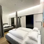 アパートホテル Blackhome I Contactless Check-in 4*