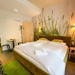 アパートホテル Blackhome I Contactless Check-in 4*