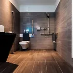 Blackhome I Contactless Check-in アパートホテル