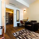 アパートホテル Blackhome I Contactless Check-in 4*