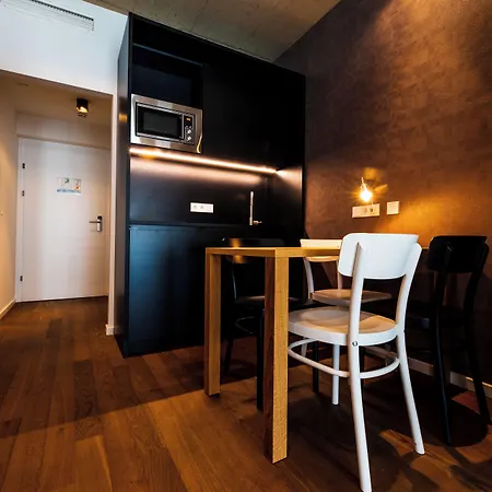 Blackhome I Contactless Check-in Aparthotel