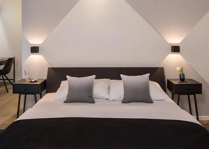 Blackhome I Contactless Check-in Aparthotel 4*