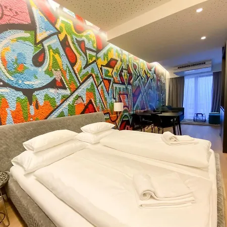 Blackhome I Contactless Check-in 4* グラーツ
