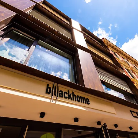 Blackhome I Contactless Check-in アパートホテル