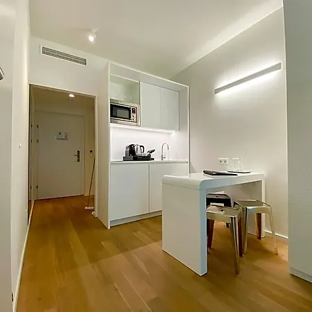 アパートホテル Blackhome I Contactless Check-in 4*
