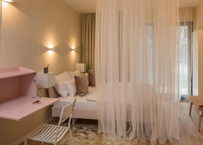 Blackhome I Contactless Check-in Apartahotel 4*