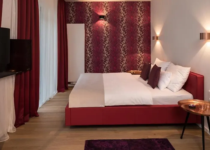 Blackhome I Contactless Check-in Aparthotel 4*