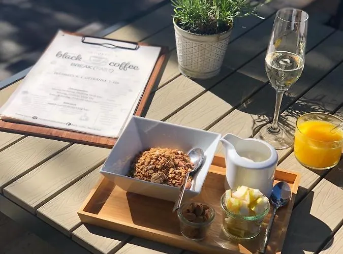 Blackhome I Contactless Check-in Apartahotel