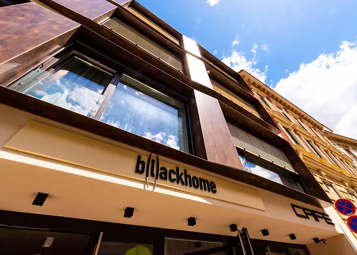 Blackhome I Contactless Check-in Aparthotel