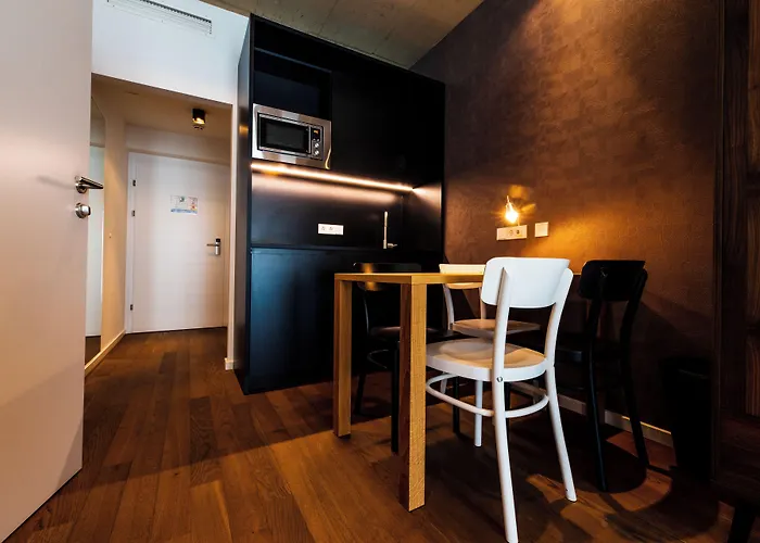 Blackhome I Contactless Check-in Apartahotel